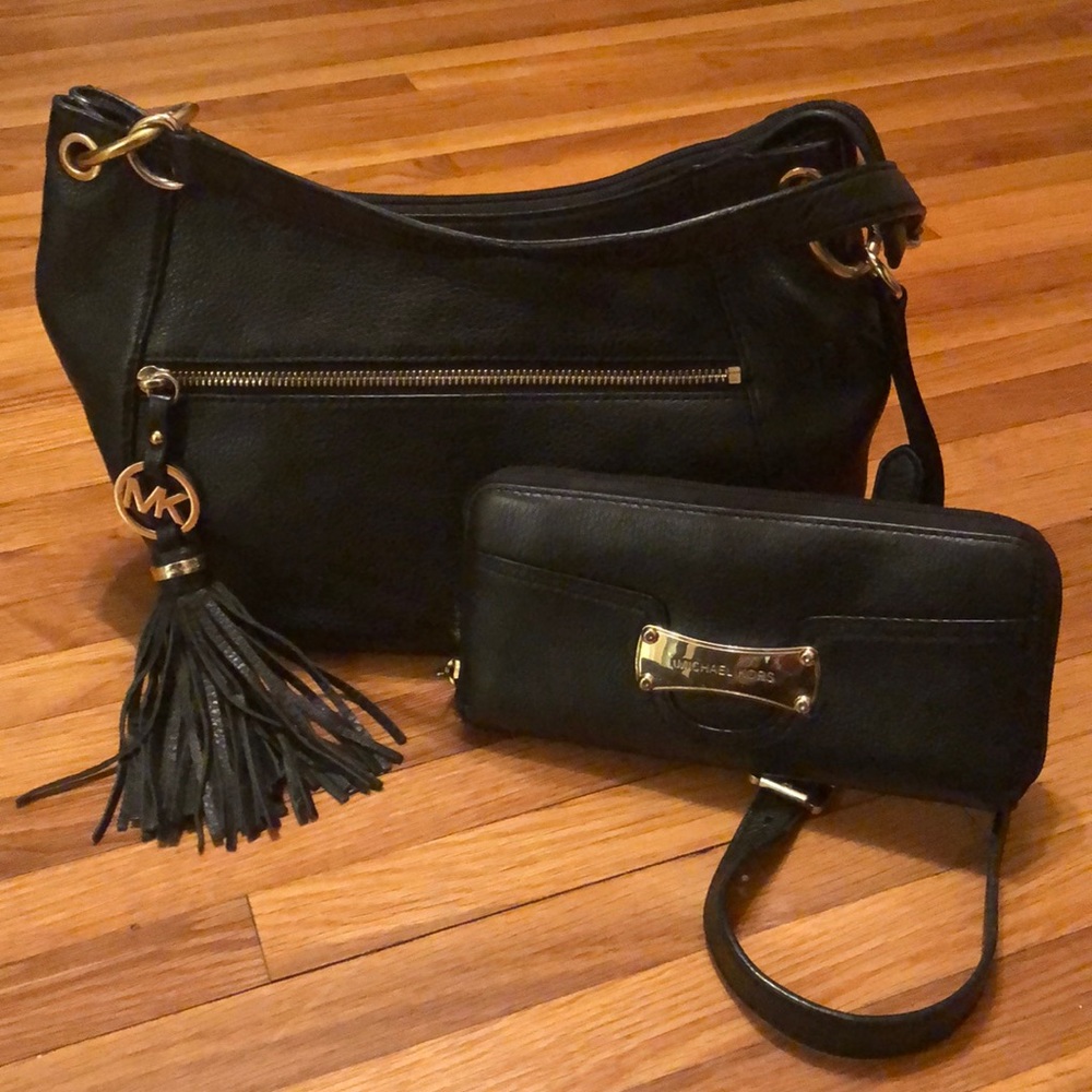 Michael Kors purse & matching wallet
